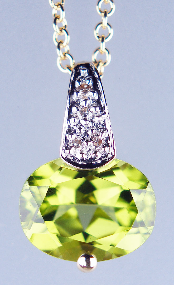 Peridot & diamond pendant in 18ct yellow gold