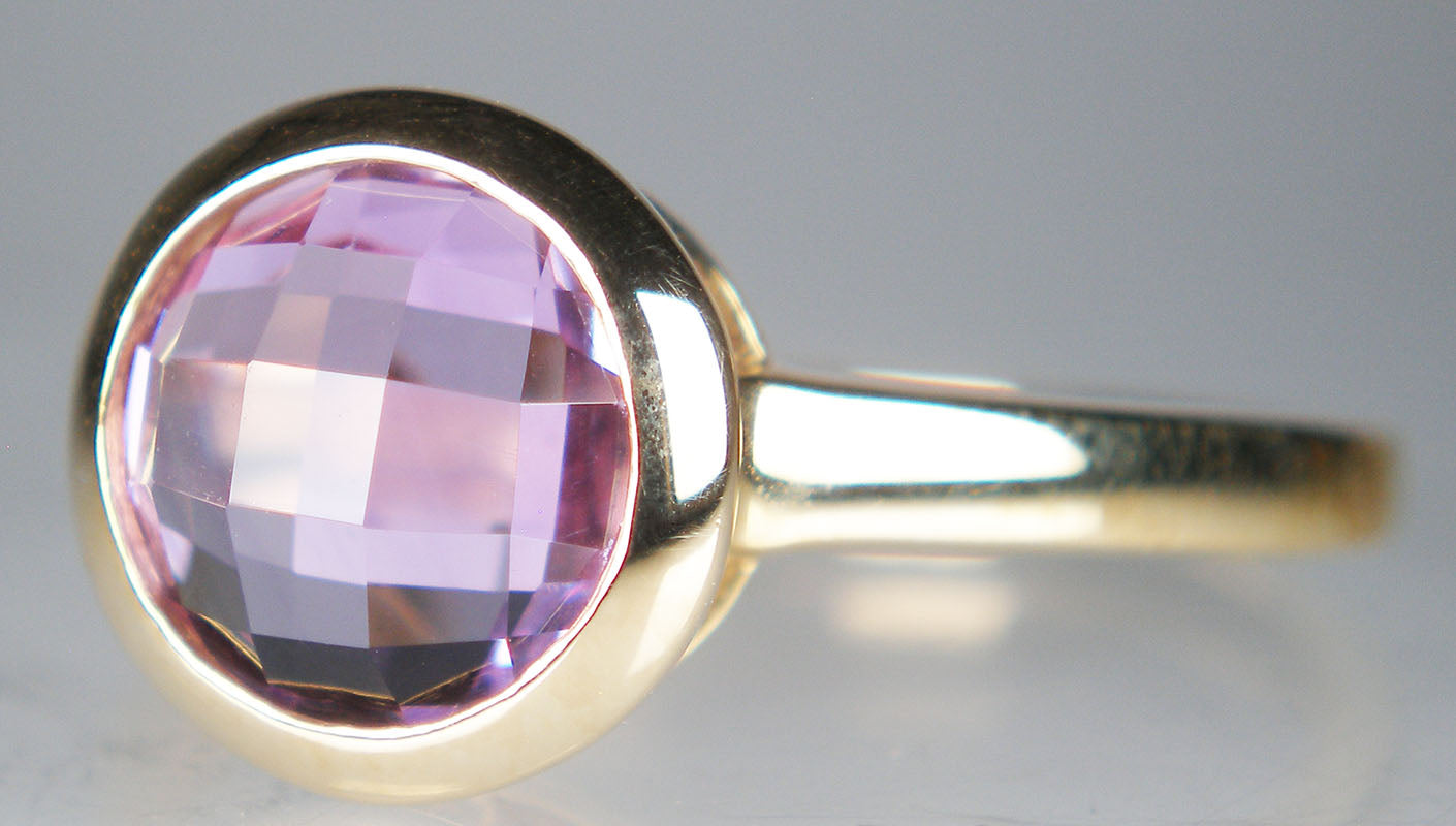 Amethyst ring in 14ct yellow gold