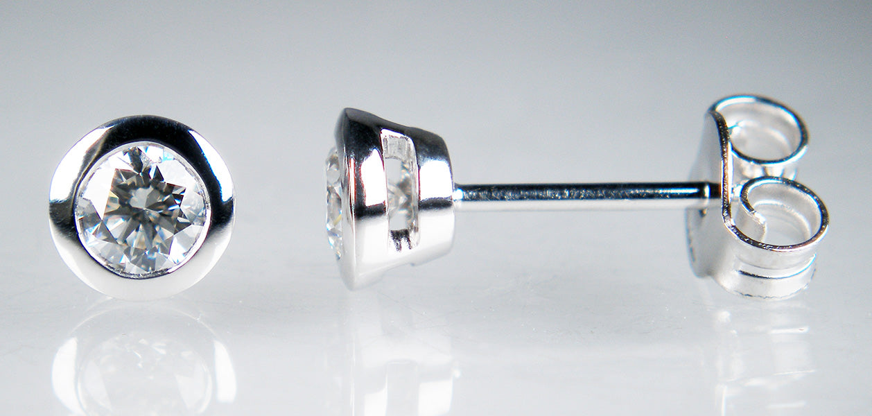 0.47ct diamond eartsuds in 18ct white gold