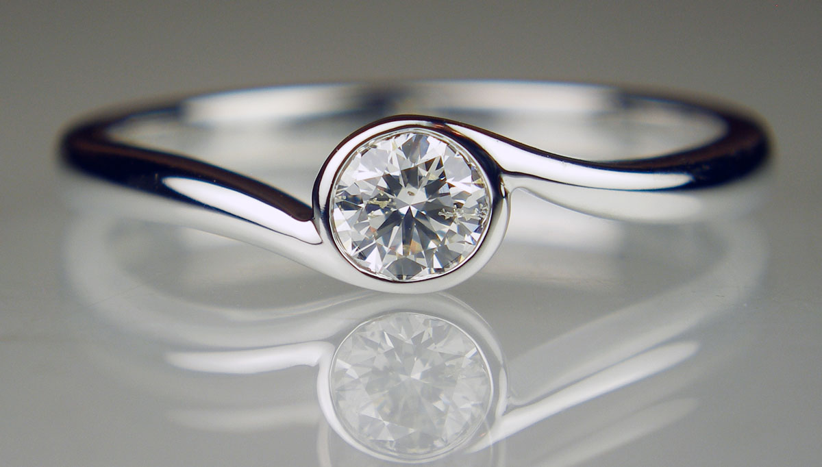 Diamond solitaire twist ring in 18ct white gold