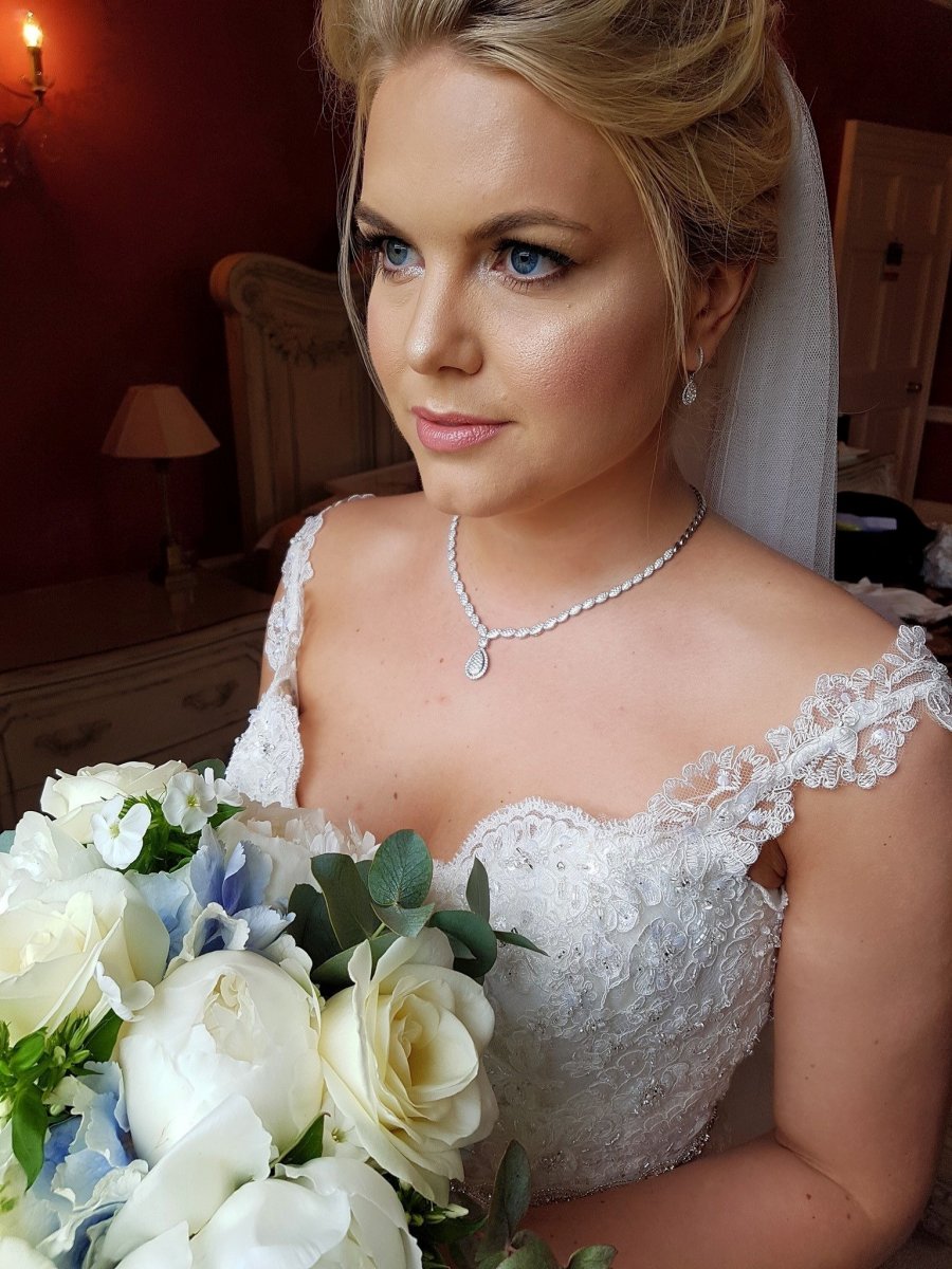 Rent your wedding jewellery from Just Gems