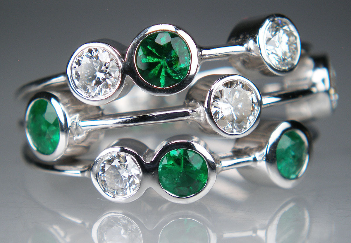 Emerald & diamond ring in 18ct white gold