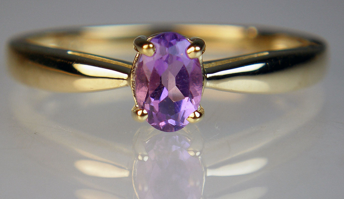 Amethyst ring in 9ct yellow gold
