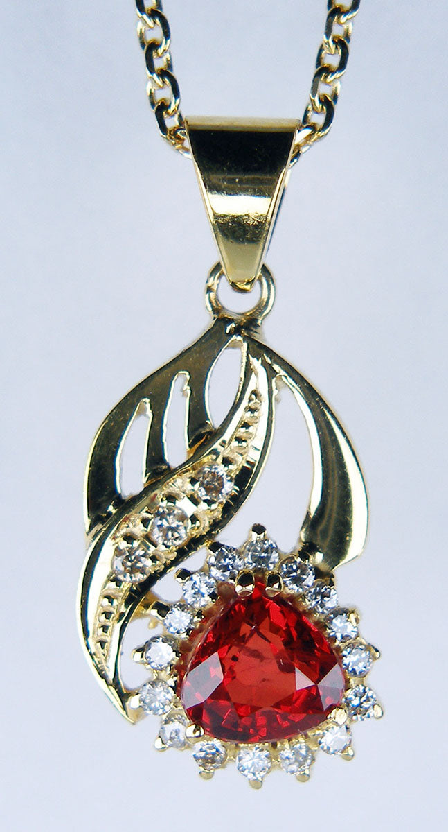 Ruby & diamond pendand in 18ct yellow gold