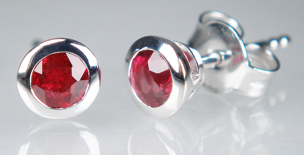 Ruby earstuds in 18ct white gold