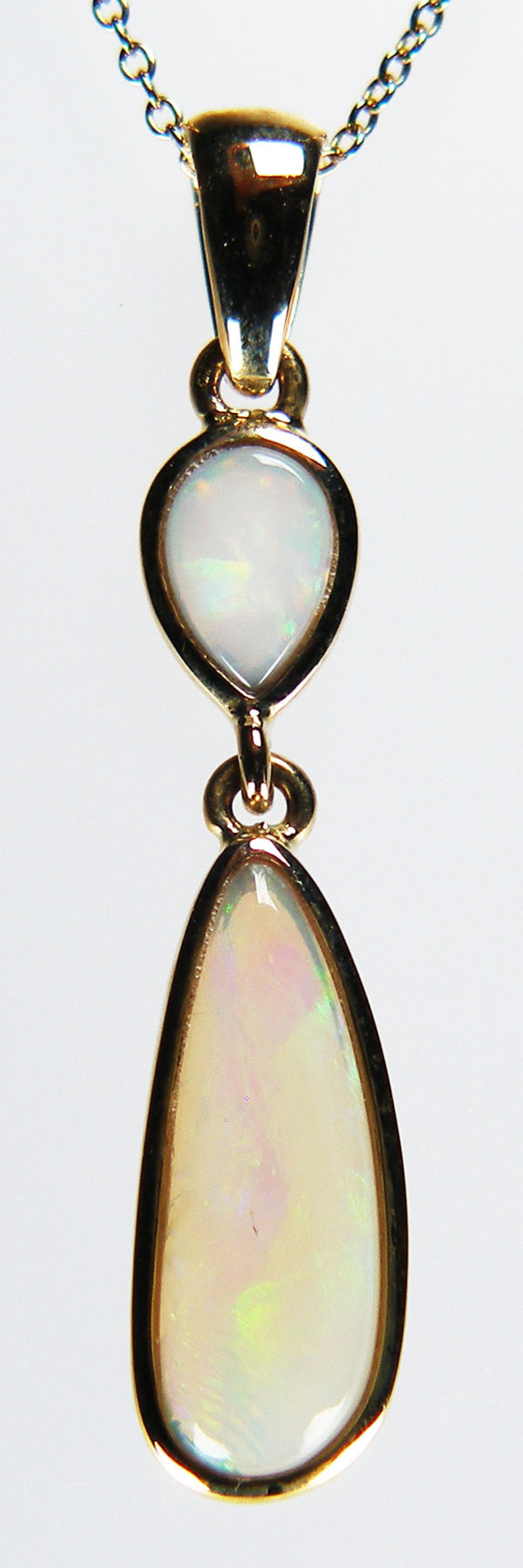 White opal pendant in 9ct yellow gold