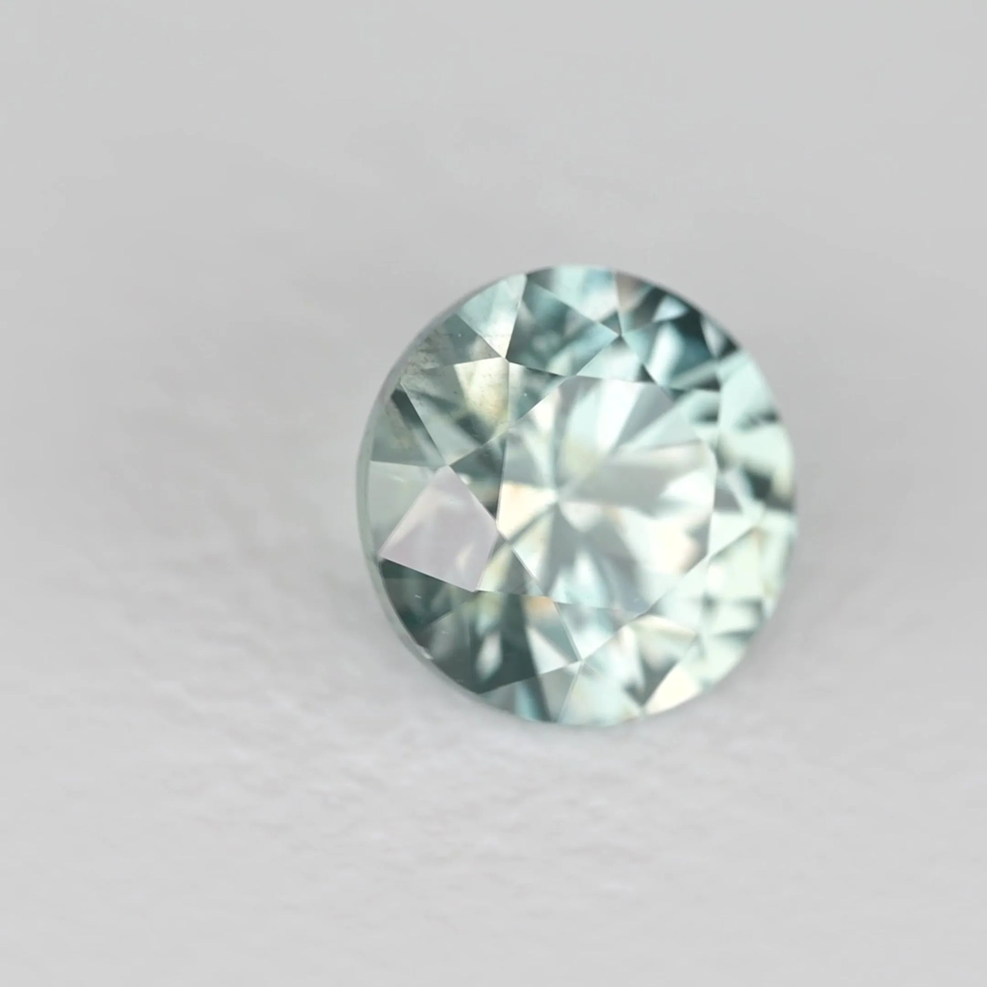 0.65ct Round Natural Sapphire (Colour Teal, Clarity Eye Clean, Cut Faceted)