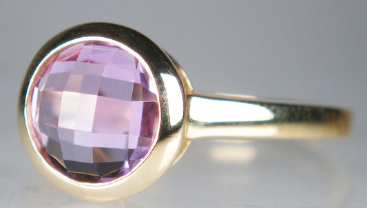 Amethyst ring in 14ct yellow gold