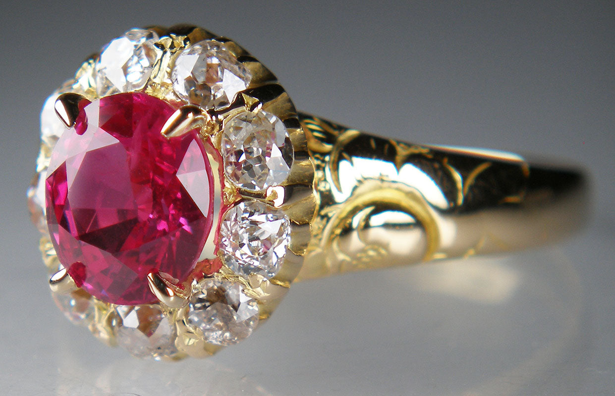 Ruby & diamond antique ring in 18ct yellow gold