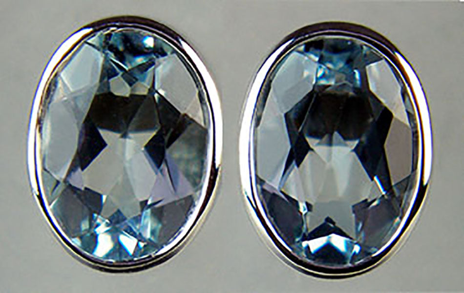 Aquamarine oval earstuds in 9ct white gold