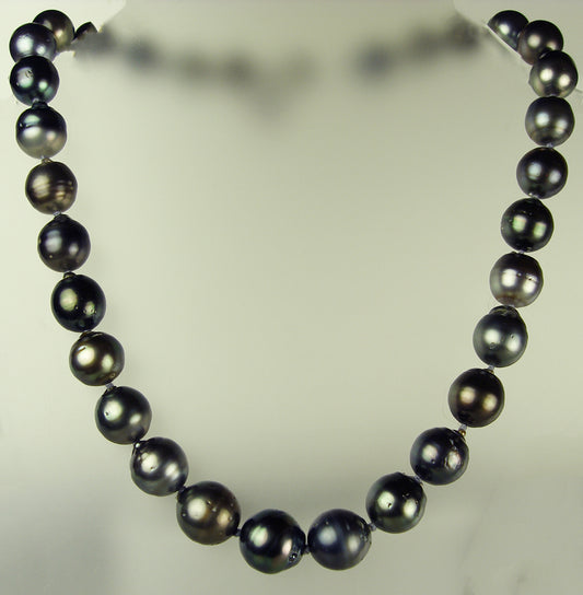 Black Tahitian cultured pearl necklace
