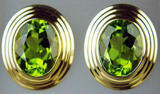 Peridot oval earstuds in 9ct yellow gold