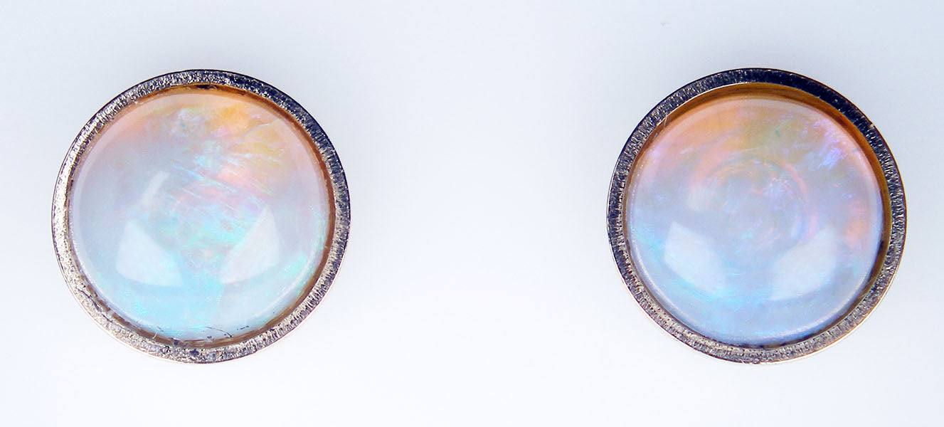 Crystal opal earstuds in 14ct yellow gold