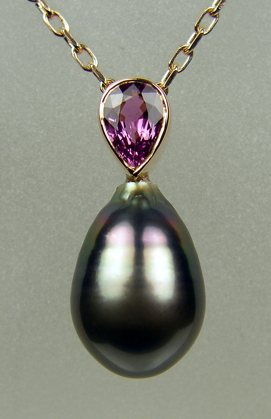 Purple sapphire & Tahitian pearl pendant in rose gold