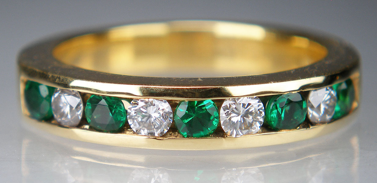 Emerald & diamond ring in 18ct yellow gold