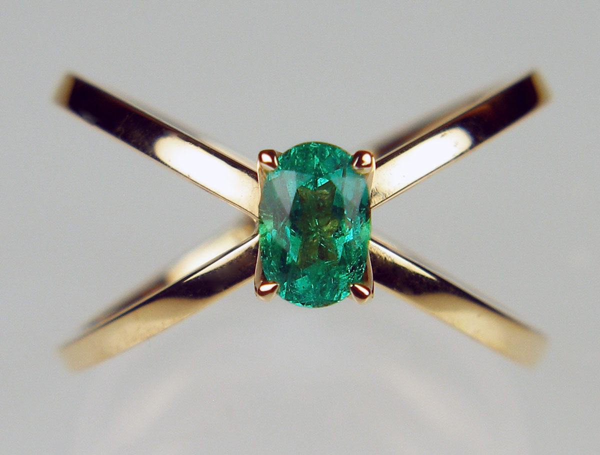 Emerald ring in 18ct rose gold