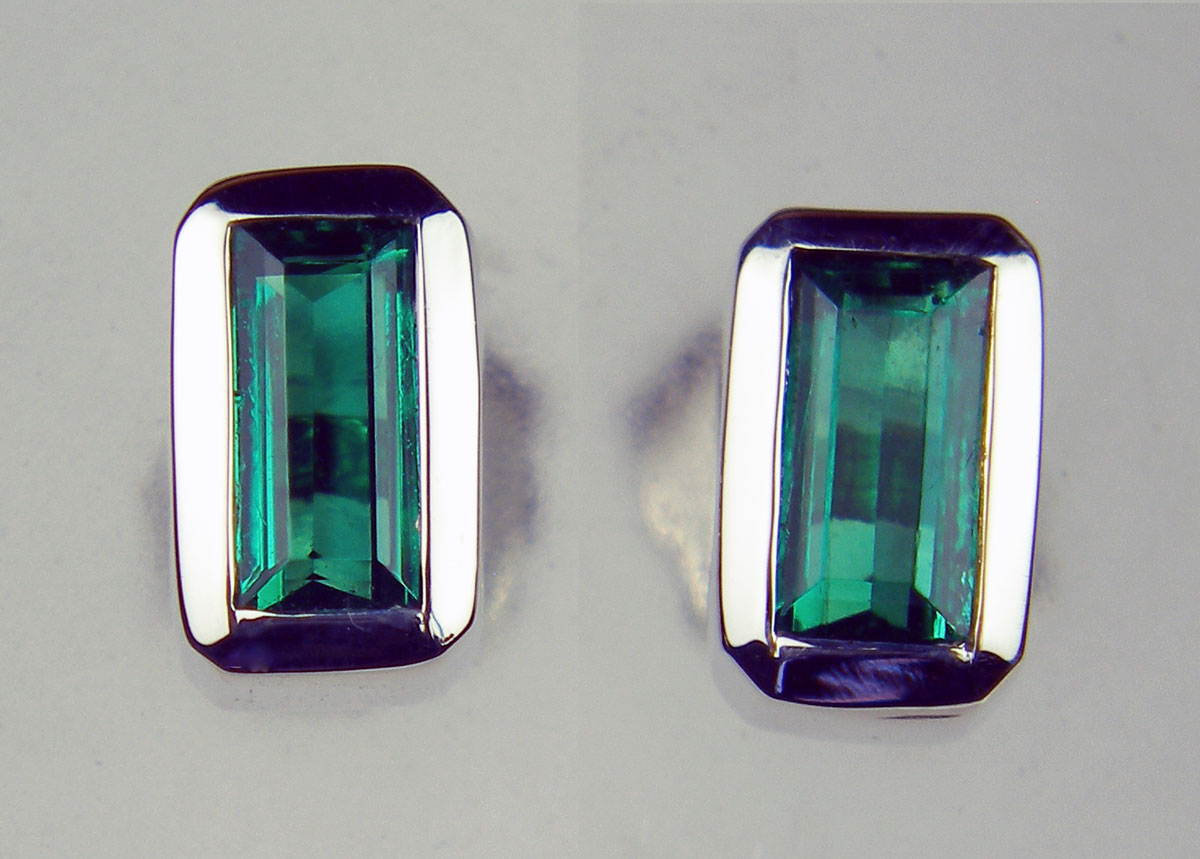 Colombian emerald rectangular earstuds in 14ct white gold
