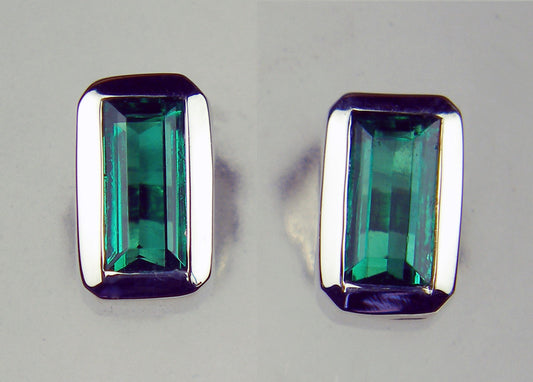 Colombian emerald rectangular earstuds in 14ct white gold