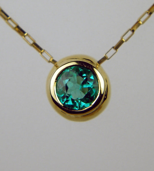 Round emerald pendant