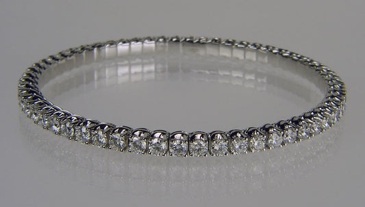 Expanding range full set diamond bangle