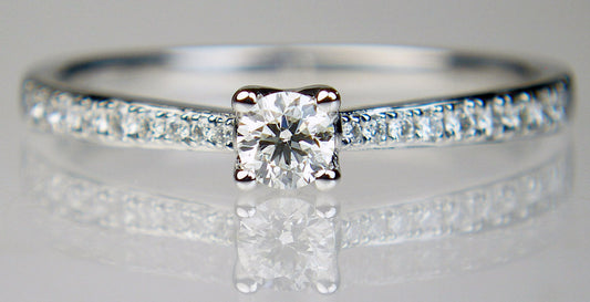 0.27ct diamond solitaire in platinum