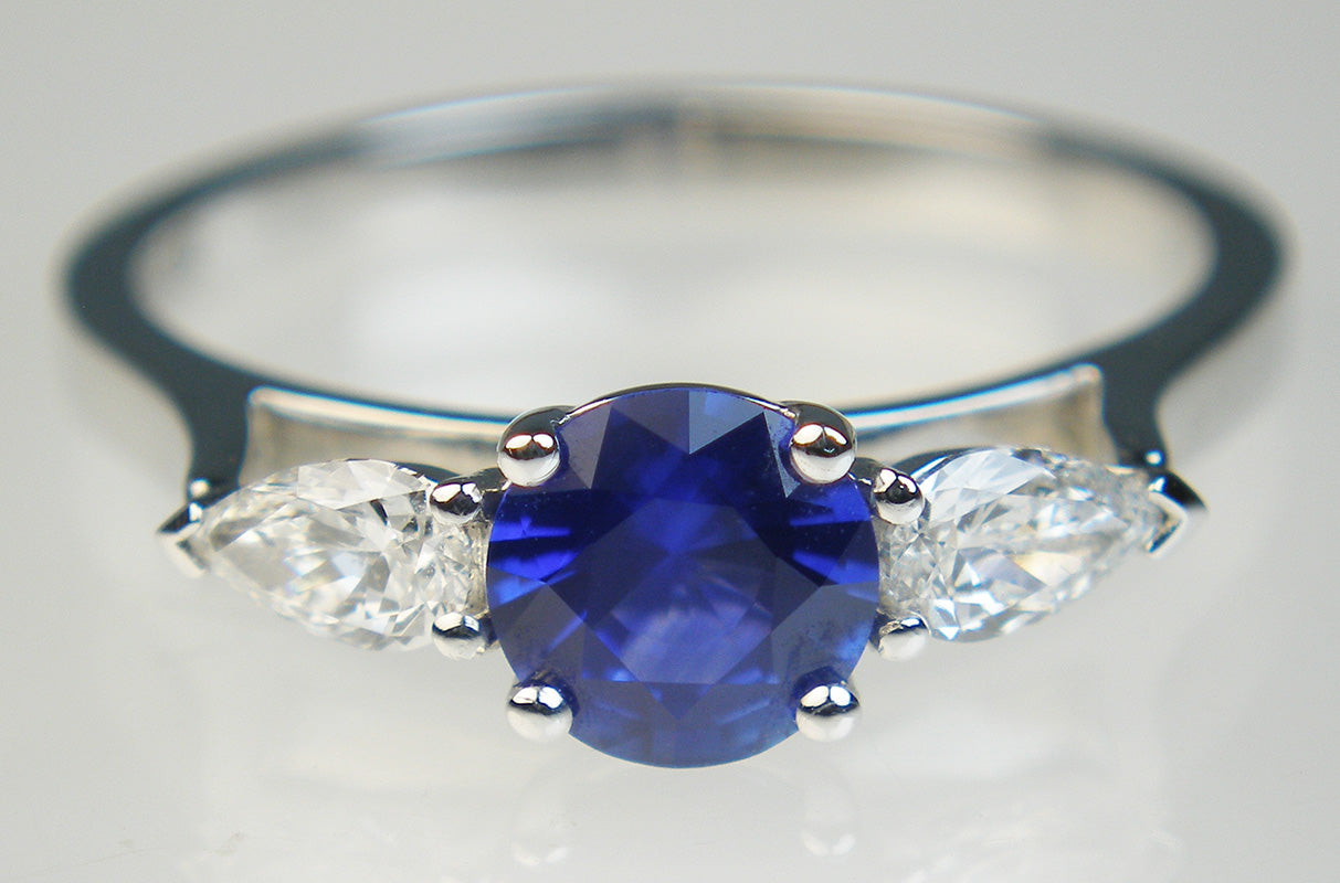 Sapphire & pear cut diamond ring in 18ct white gold