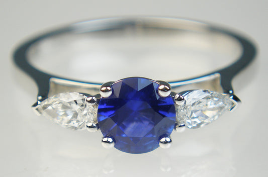 Sapphire & pear cut diamond ring in 18ct white gold