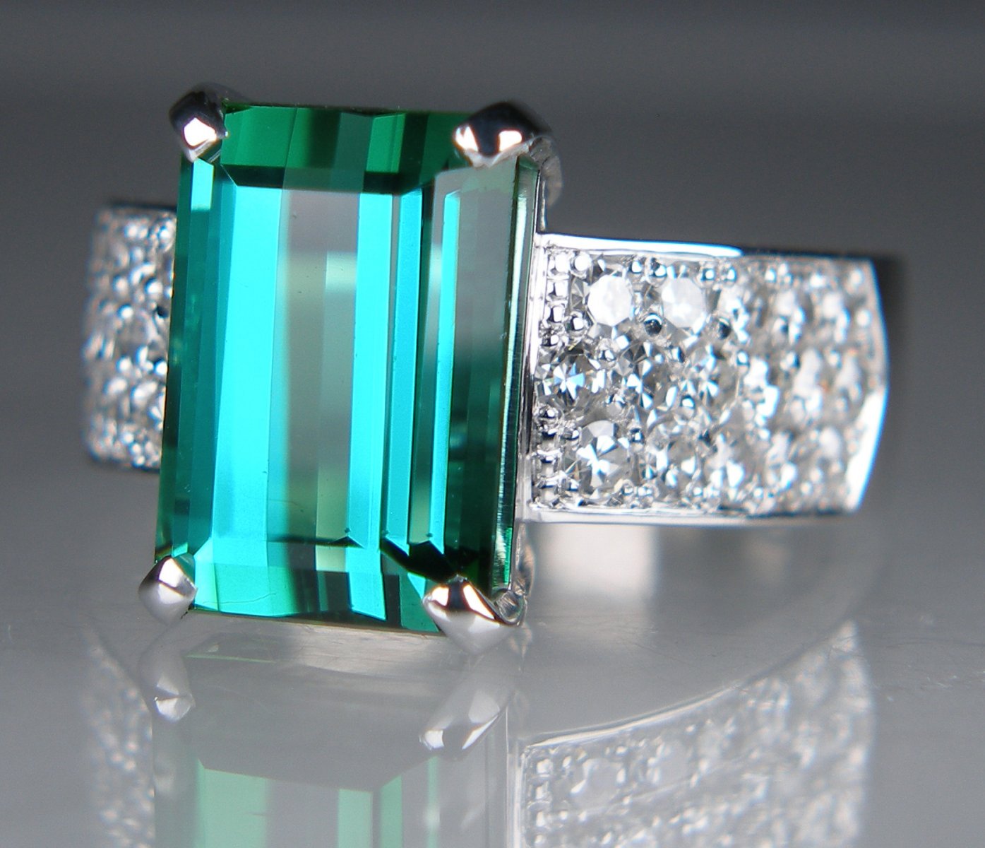 Sea green tourmaline & diamond ring in white gold