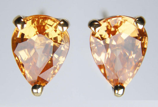 Mandarin garnet eartsuds in 18ct yellow gold