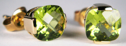 Peridot cushion cut earstuds in 14ct yellow gold