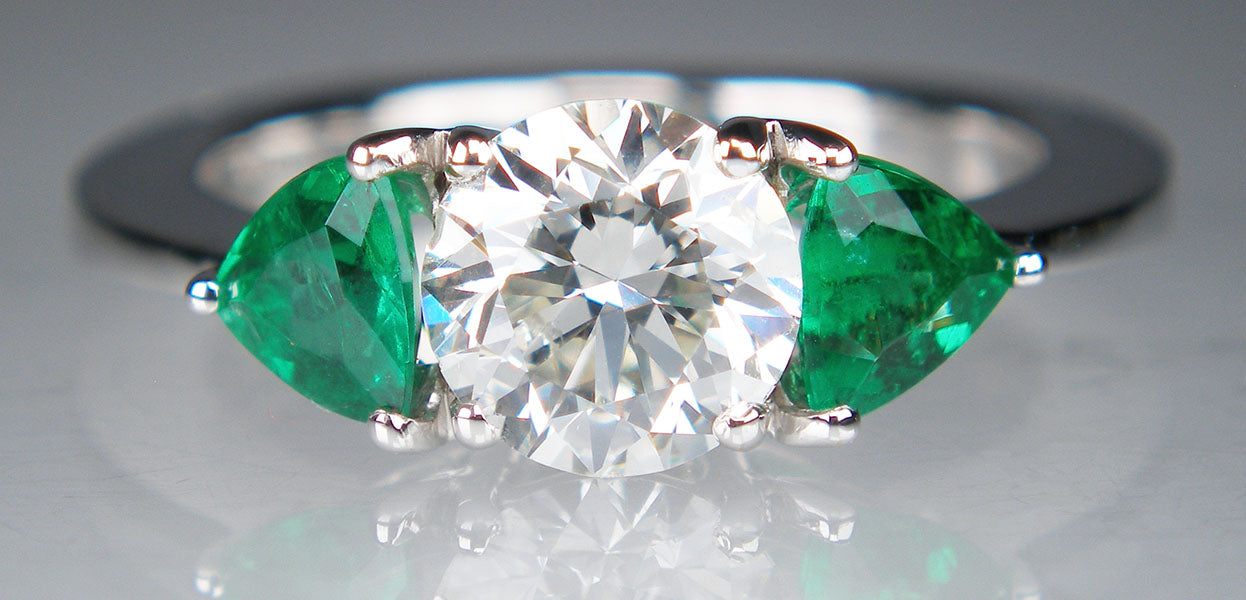 Diamond & emerald ring in 18ct white gold